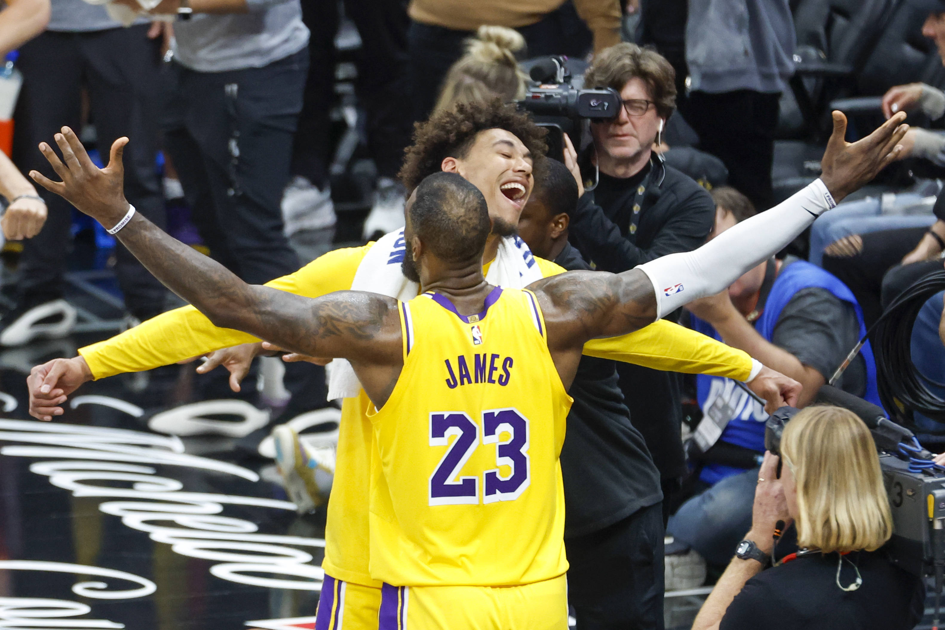 NBA赛事精彩瞬间盘点，年度回顾震撼登场