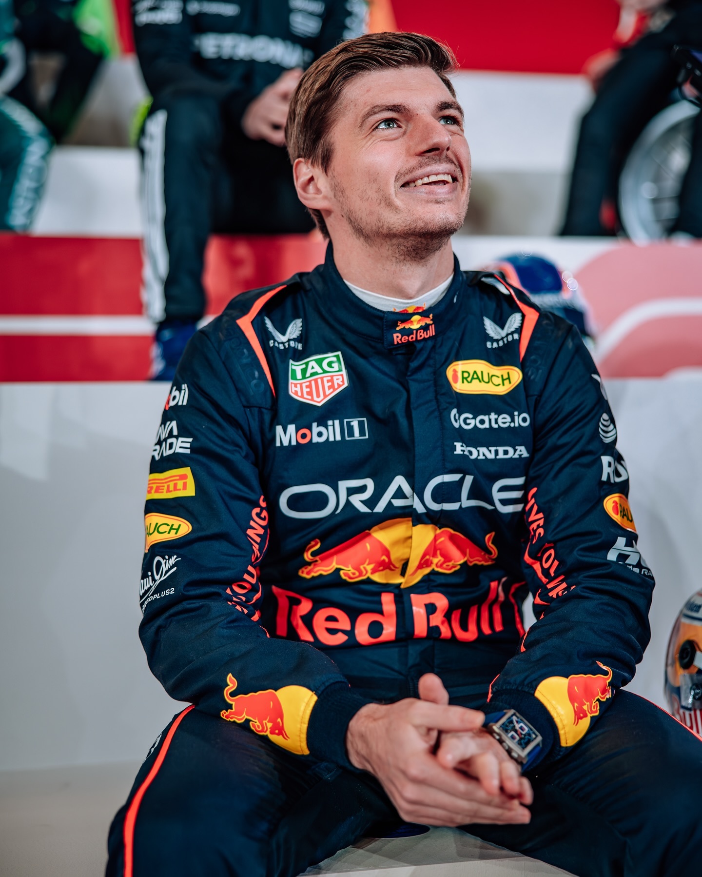 阿斯顿马丁横扫雷诺车队，维斯塔潘带队取胜