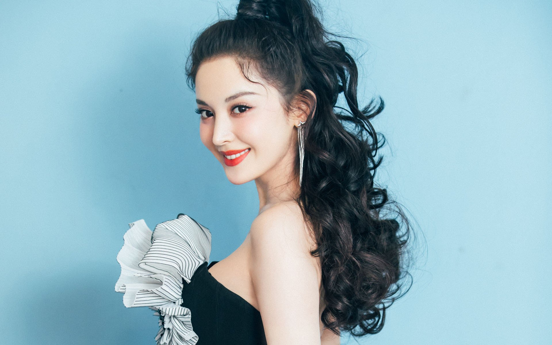 轻舟已过万重山，詹姆斯时刻再现江湖，独行侠团队篮球击沉快船